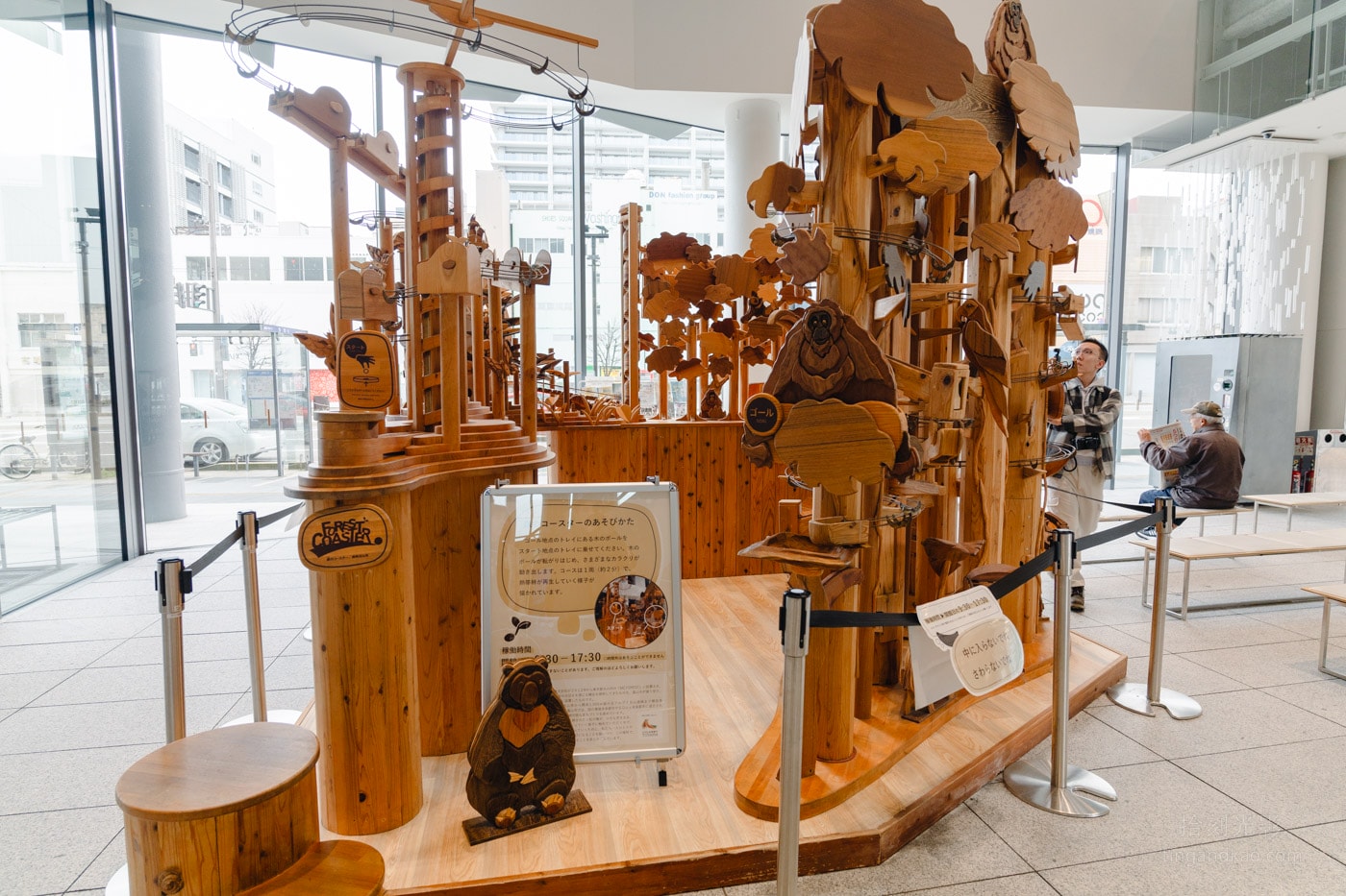 富山景點 | 隈研吾設計的玻璃美術館 | 日本北陸旅遊推薦 - 第43張圖