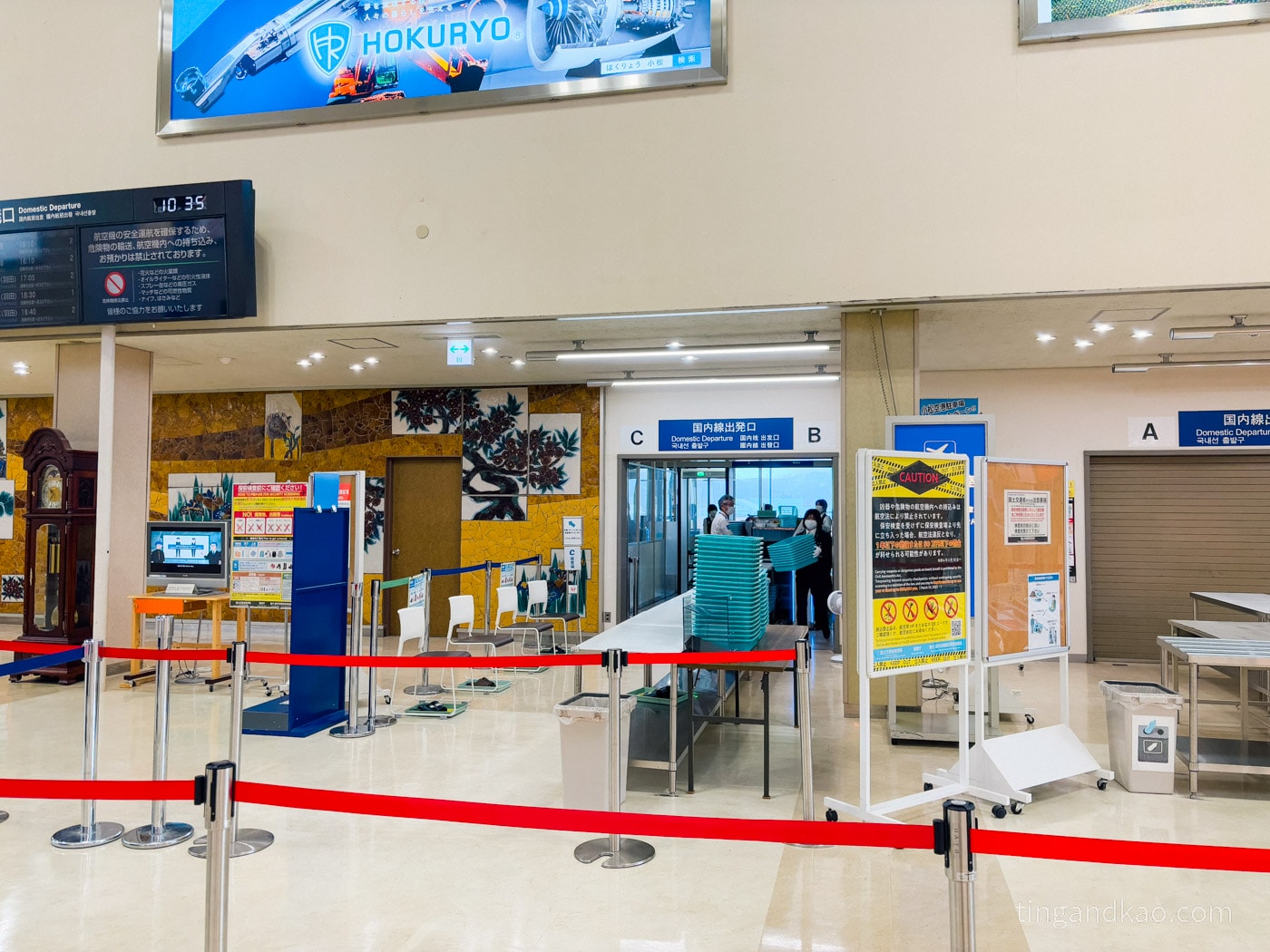 小松機場攻略2026|交通巴士時刻、免稅店、必買伴手禮完整指南 - 第8張圖 小松機場二樓出境大廳