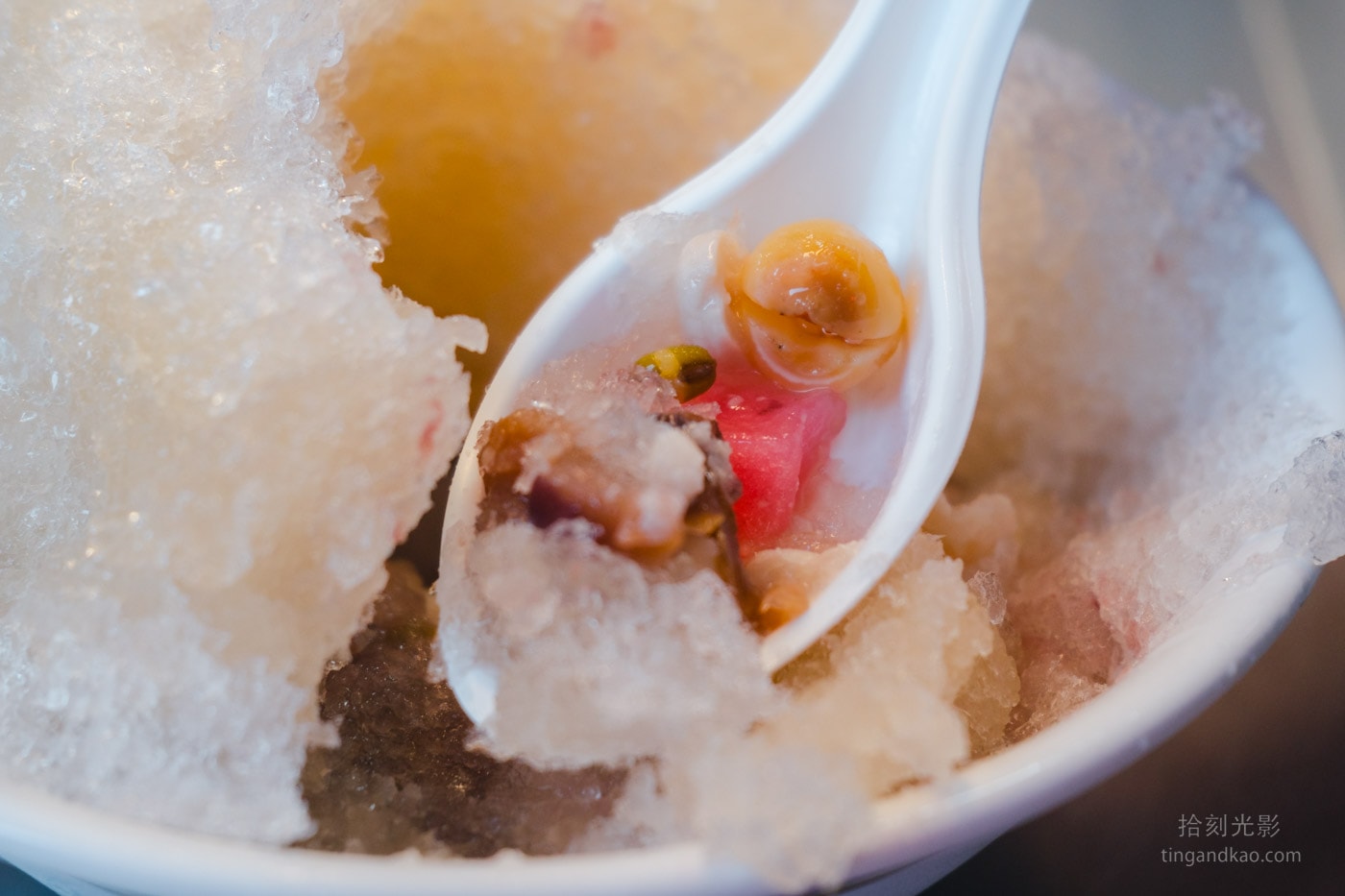 新竹美食|城隍廟林家冰店,百年古早味剉冰在地推薦 - 第9張圖 新竹城隍廟 林家冰店 綜合冰特寫