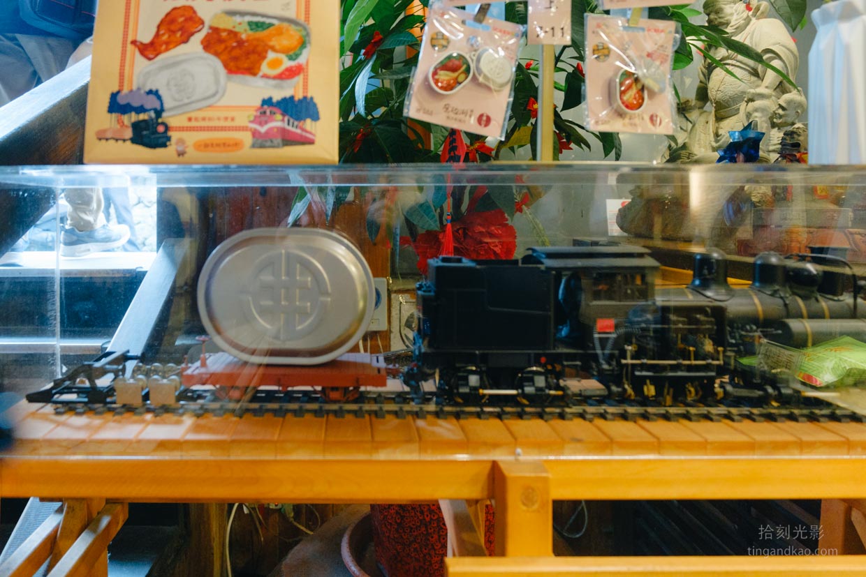 嘉義奮起湖|奮起湖便當創始店,木造老屋裡吃一盒百年傳統鐵盒便當 - 第5張圖 嘉義奮起湖 奮起湖便當創始店 模型展示