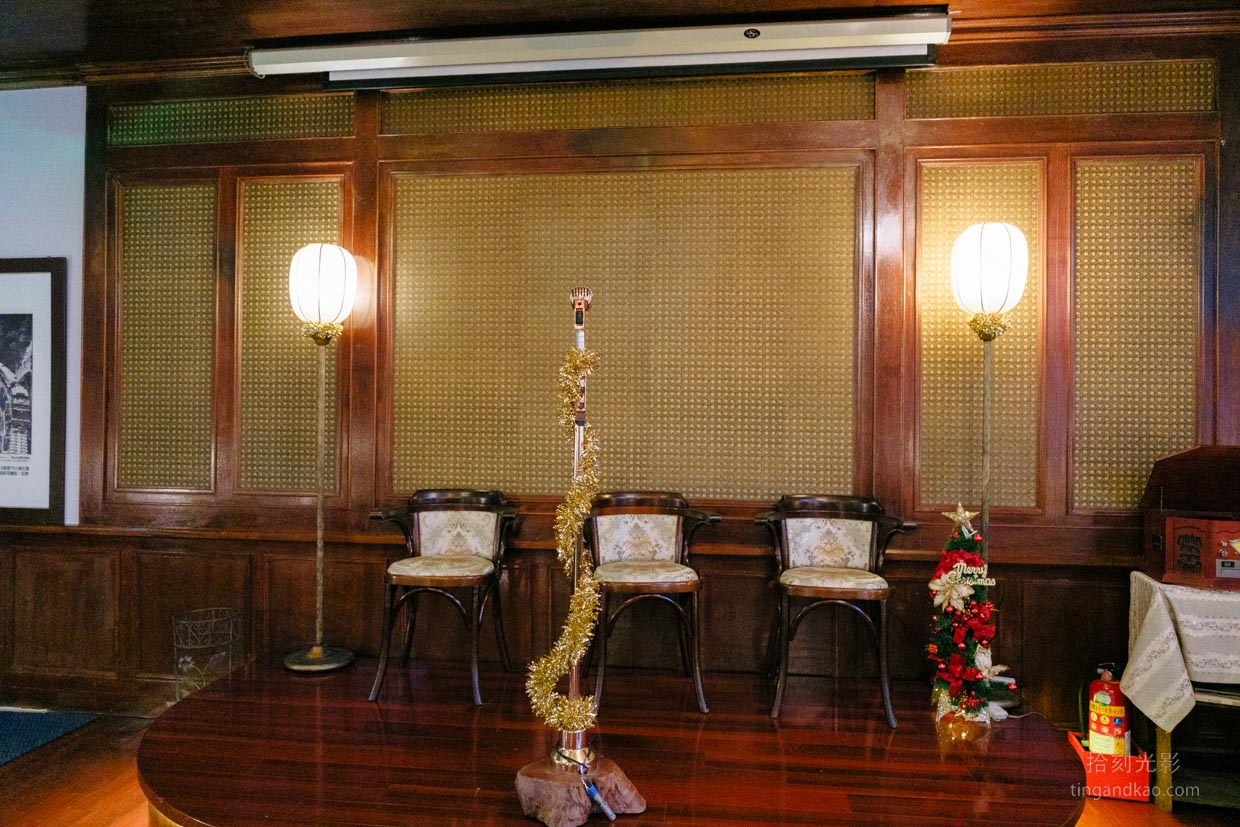 阿里山美食|50年代咖啡館,菜單、交通、下午茶完整攻略 - 第19張圖 五零年代咖啡館夜上海風格展台