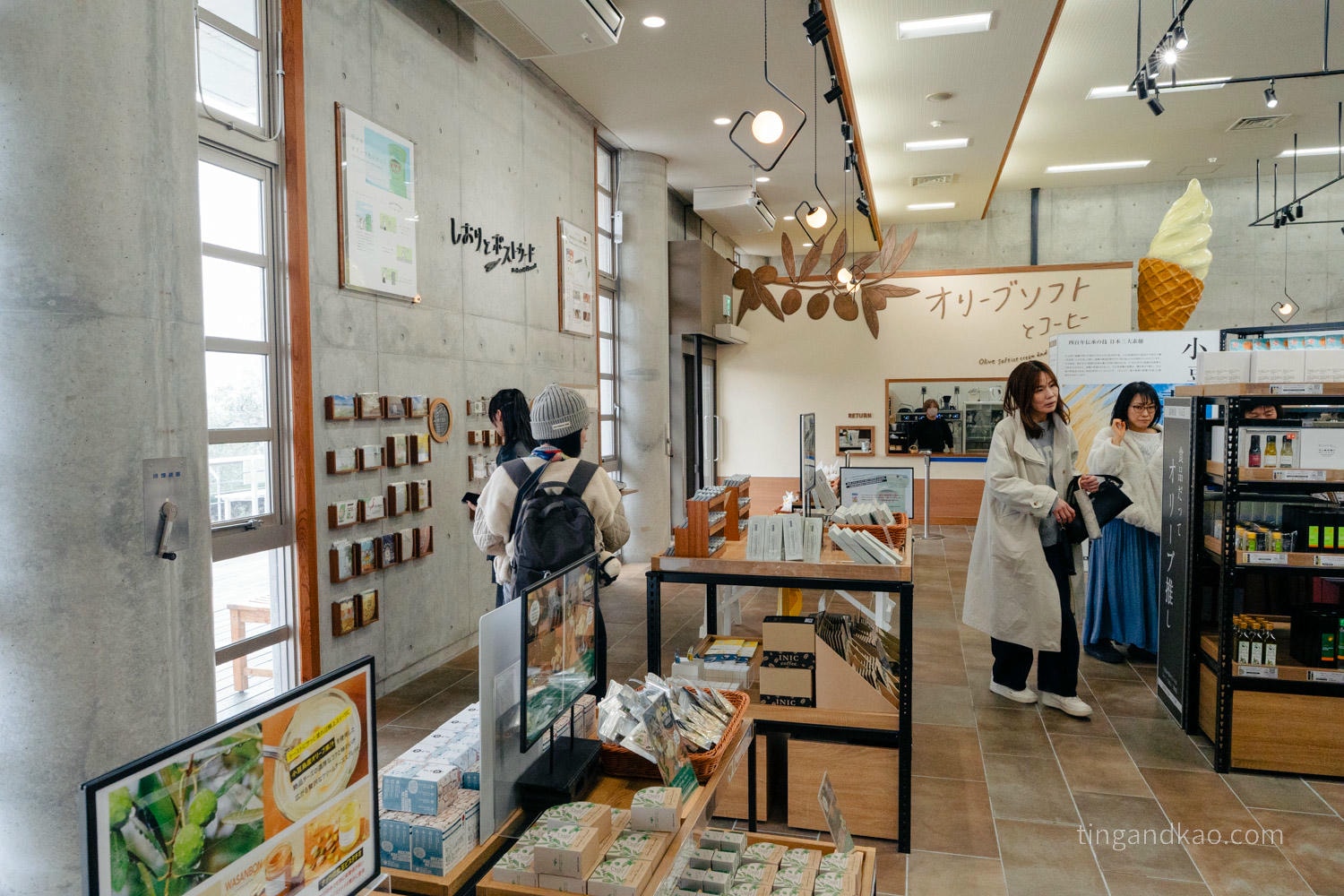 小豆島自由行攻略|交通、租車、景點、美食、住宿一篇整理 - 第46張圖 小豆島橄欖公園 商場空間