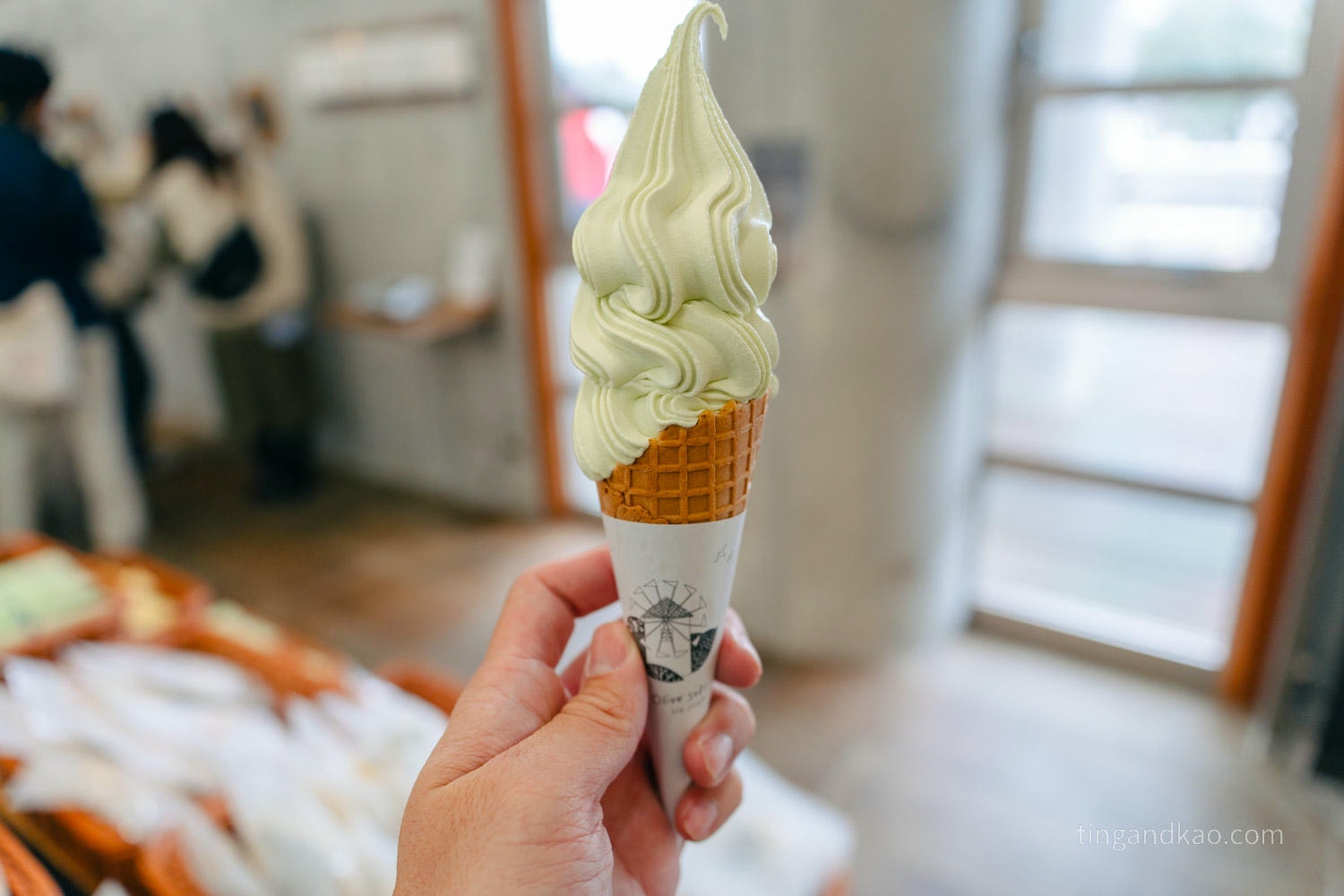 小豆島自由行攻略|交通、租車、景點、美食、住宿一篇整理 - 第48張圖 小豆島橄欖公園 商場橄欖冰淇淋