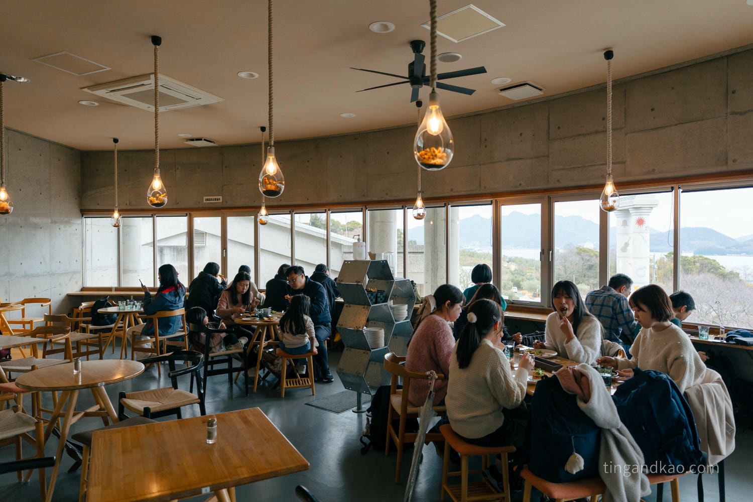 小豆島自由行攻略|交通、租車、景點、美食、住宿一篇整理 - 第42張圖 小豆島橄欖公園 Olivaz 用餐人潮
