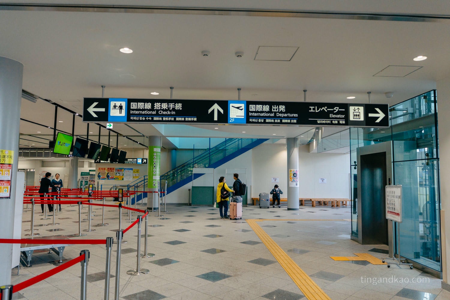 高松機場攻略 2026|交通巴士、設施、免稅店、必買伴手禮完整指南 - 第29張圖 高松機場 1F 國際線掛行李櫃台