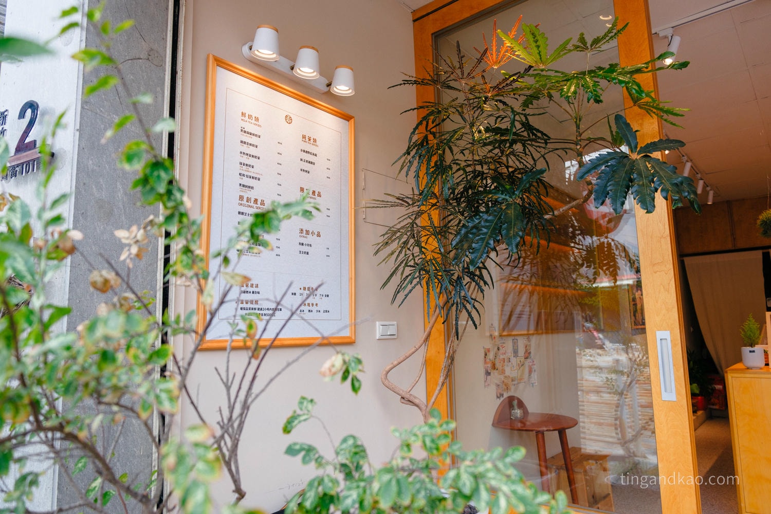 新竹美食|竹蓮寺對面的鮮奶茶:壽奶茶竹蓮店 - 第3張圖 新竹美食 壽奶茶竹蓮店 店門口造景