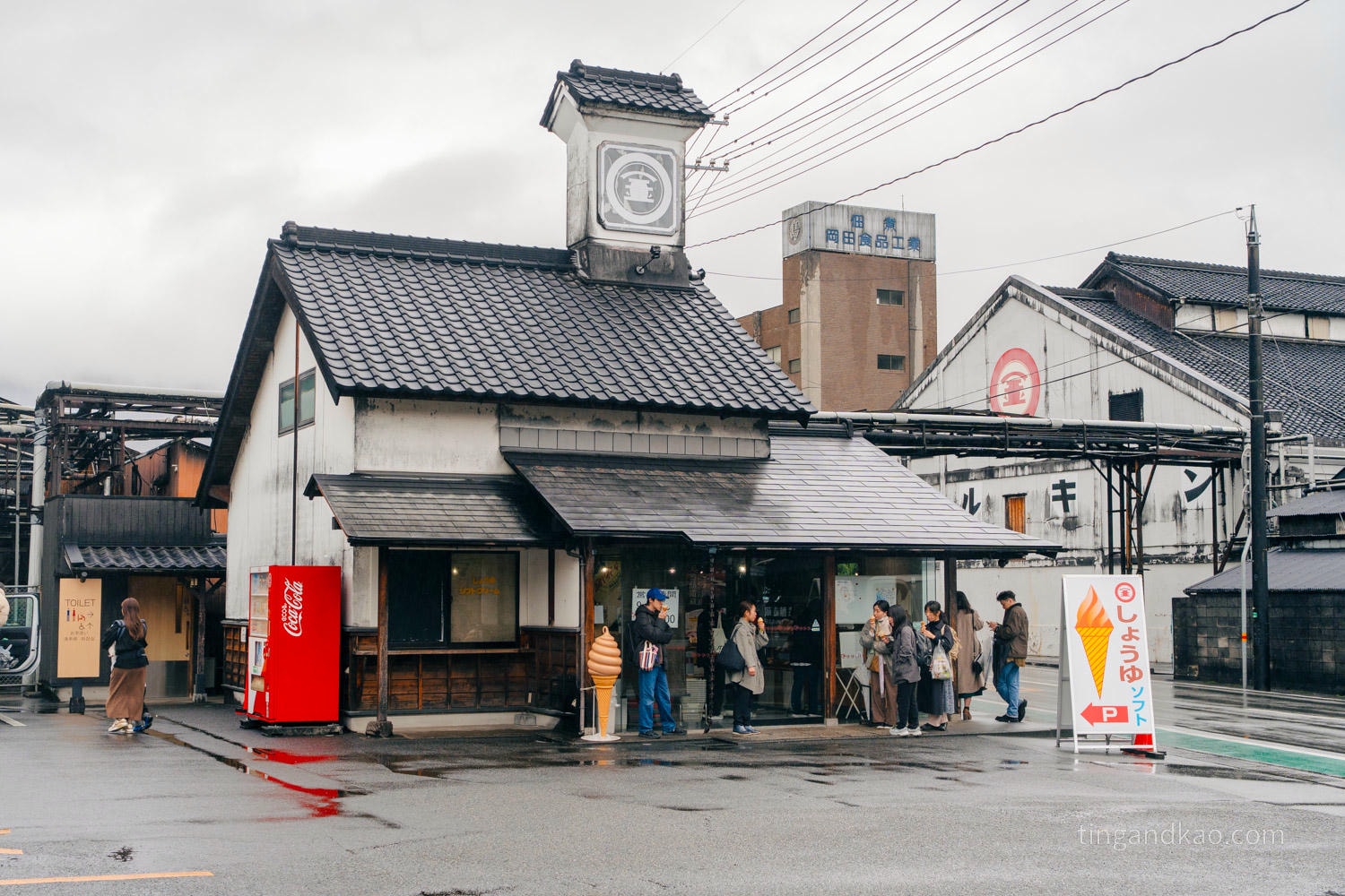 小豆島自由行攻略|交通、租車、景點、美食、住宿一篇整理 - 第36張圖 小豆島-丸金醬油紀念館 商店外觀