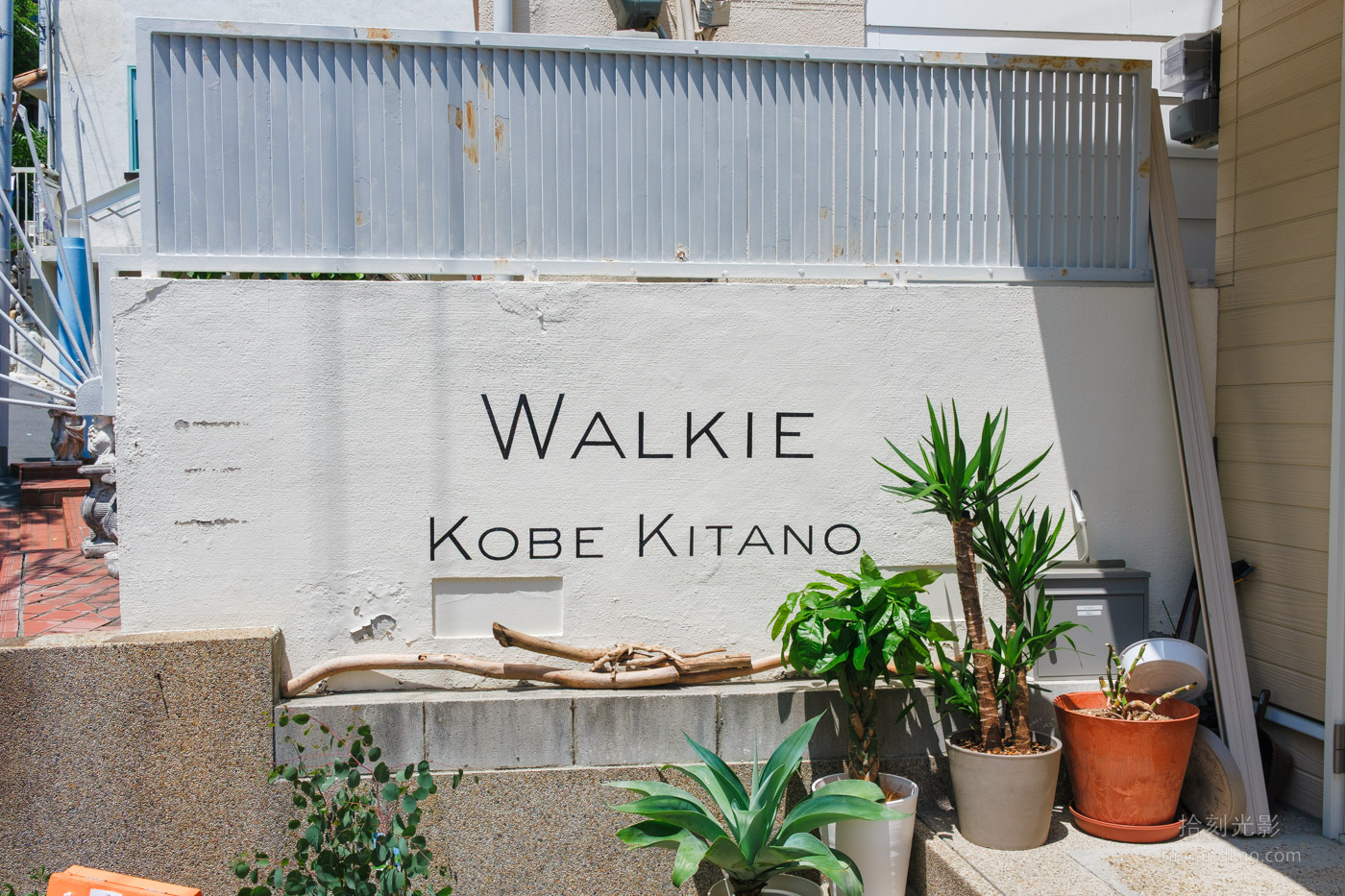神戶北野|Walkie Hotsand Cafe:異人館旁的寵物友善咖啡廳 - 第7張圖 Walkie Hotsand Cafe 店名牆面
