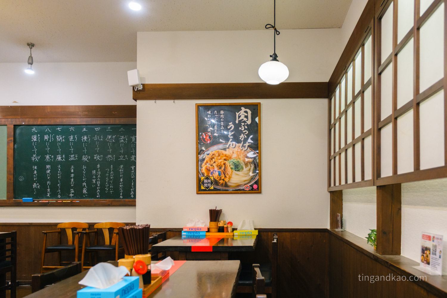 こだわり麺や店內教室裝潢