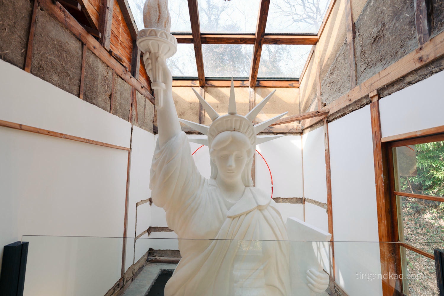 直島景點|家計畫「舌上夢」:白色自由女神、船與海洋意象,直島最特別的老屋改造 - 第13張圖 直島景點|家計畫「舌上夢」:白色自由女神、船與海洋意象,直島最特別的老屋改造