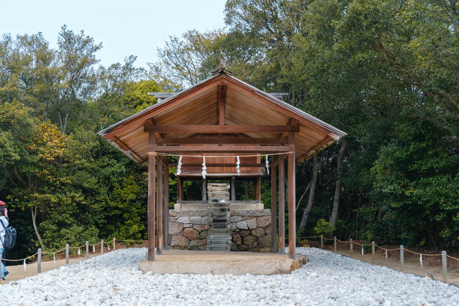 直島景點|家計畫「護王神社」:從鳥居走進地下石室,一場光與暗的藝術體驗 - 第6張圖 直島景點|家計畫「護王神社」:從鳥居走進地下石室,一場光與暗的藝術體驗