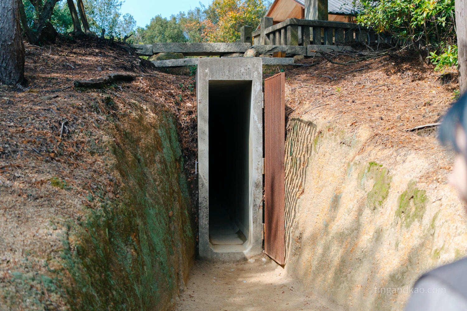 直島景點|家計畫「護王神社」:從鳥居走進地下石室,一場光與暗的藝術體驗 - 第12張圖 直島景點|家計畫「護王神社」:從鳥居走進地下石室,一場光與暗的藝術體驗