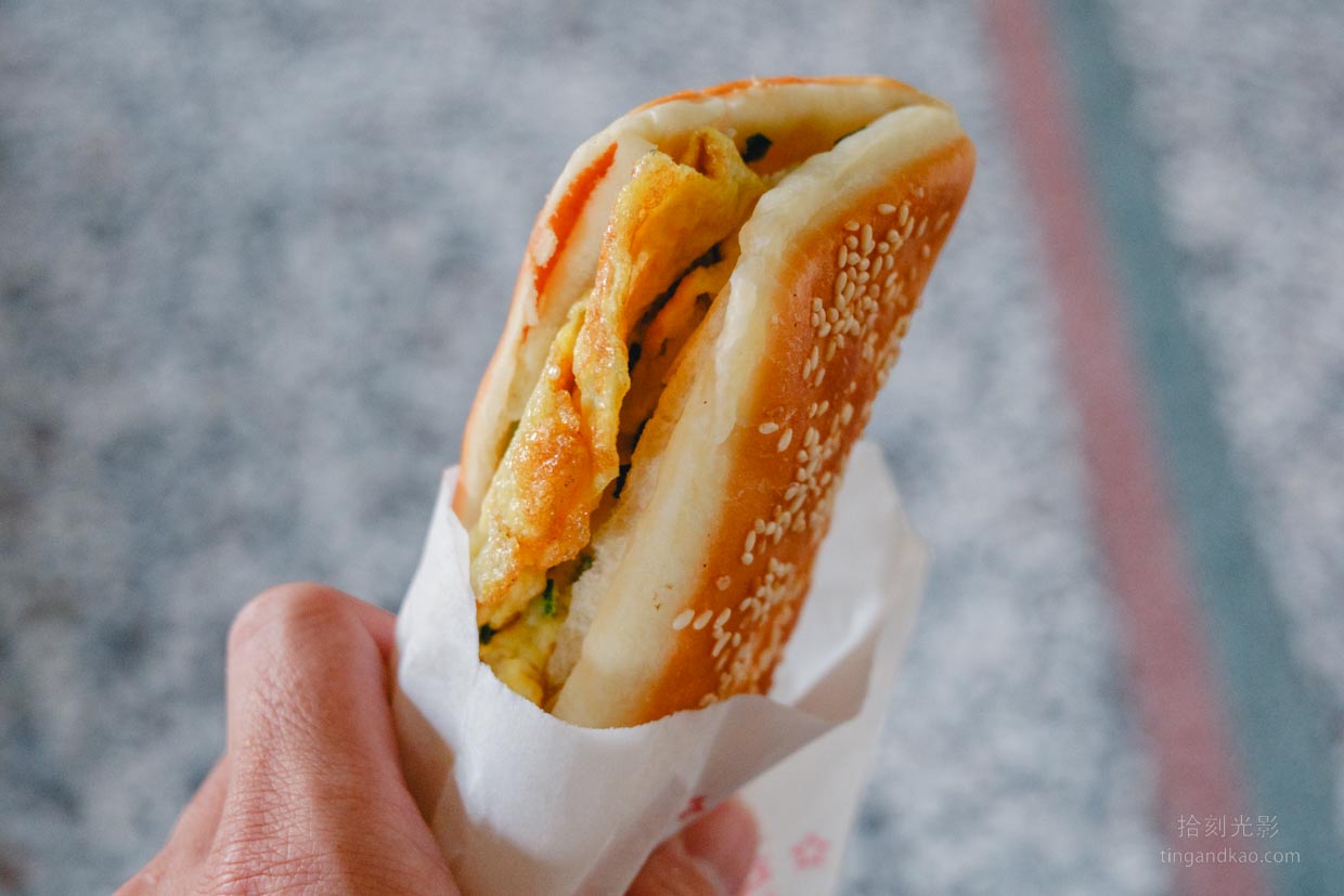 斗六美食 | 北方大陸餅:斗六老字號手工早餐,在地人口耳相傳的銅板美味 - 第14張圖 北方大陸餅 大陸餅夾蛋
