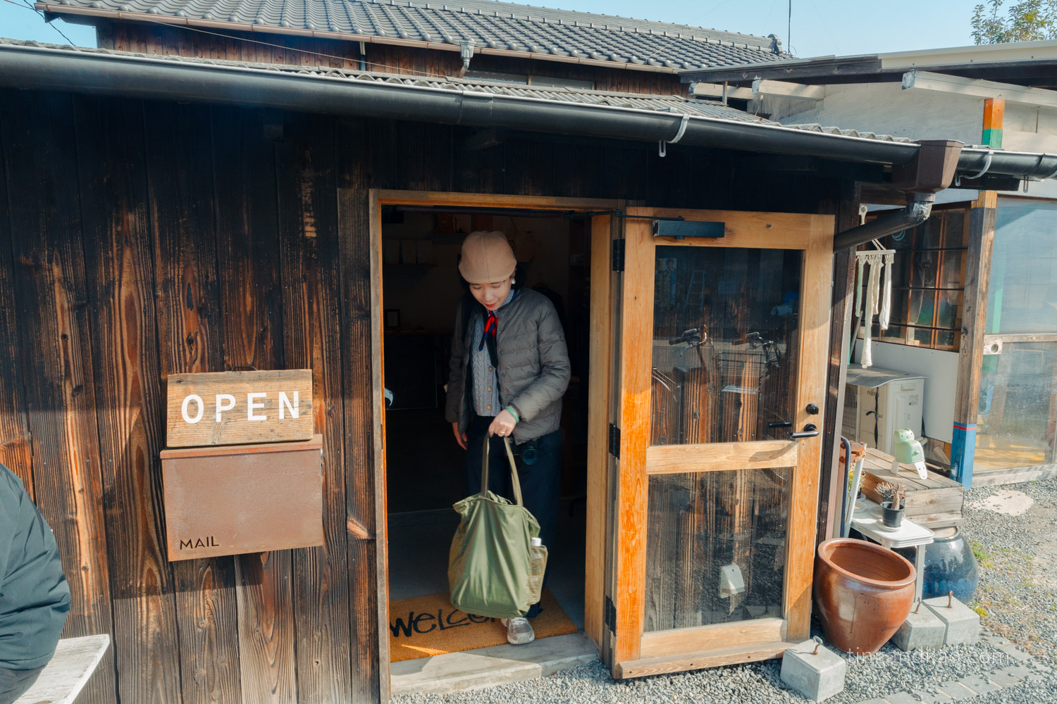 直島咖啡 Mikazukishoten｜港口旁的木造民宅咖啡店