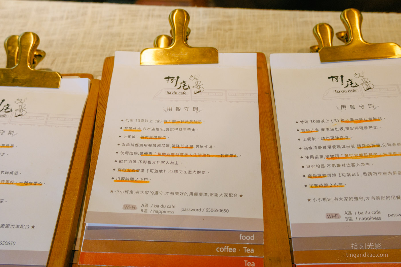 宜蘭頭城咖啡廳 | 捌宅珈琲，木質老宅裡的悠閒時光,窗邊賞火車經過超放鬆