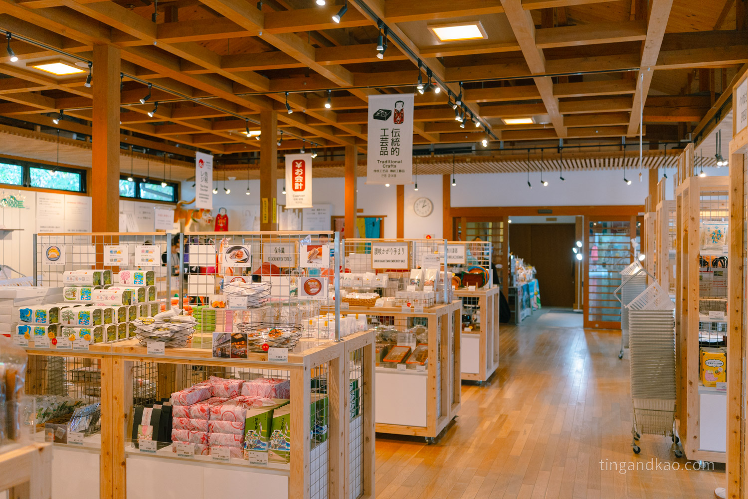 香川高松|栗林庵,來栗林公園一定要順道逛,香川名產、呆呆獸商品一次收齊 - 第5張圖 栗林庵賣場空間