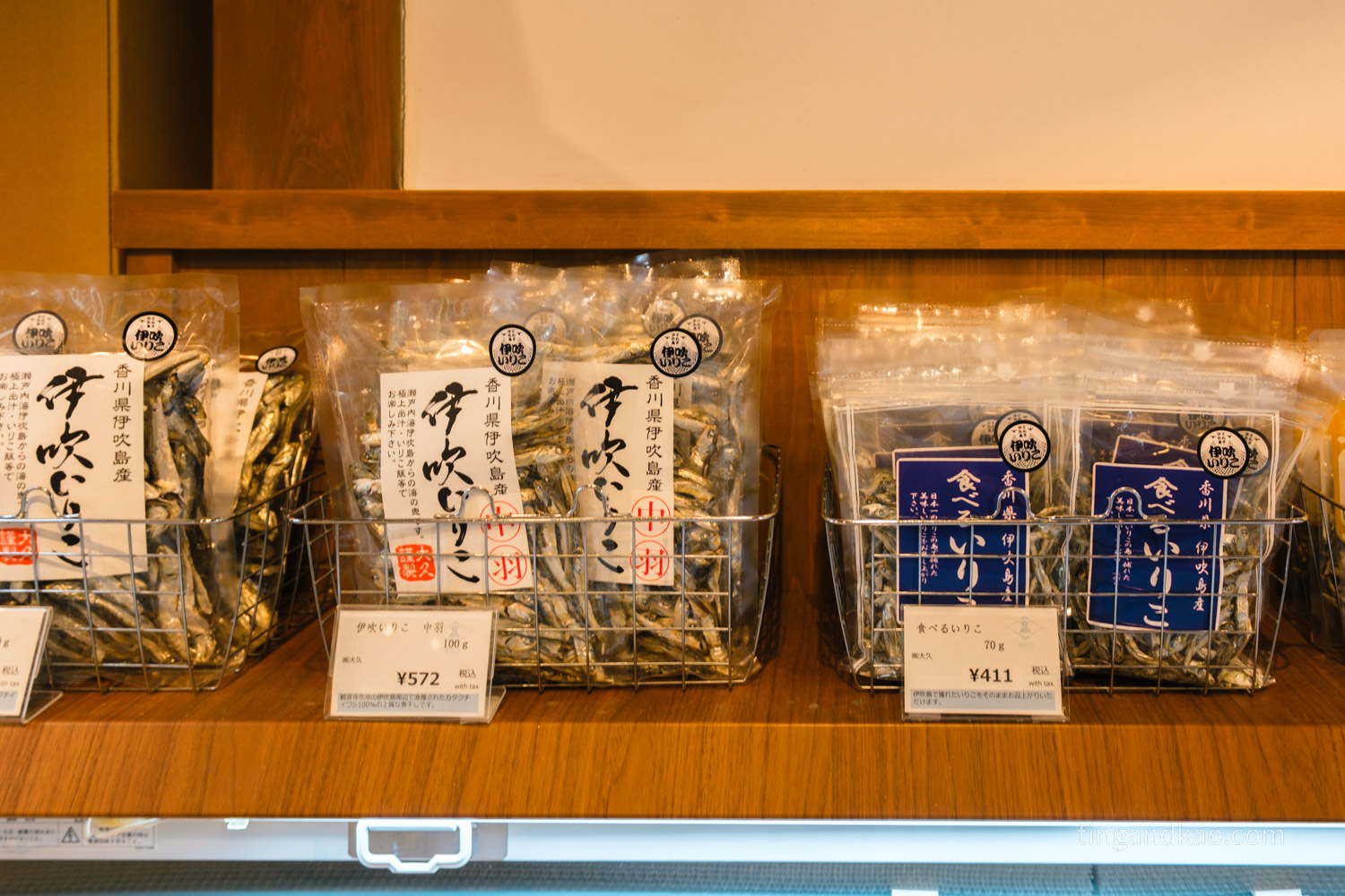 香川高松|栗林庵,來栗林公園一定要順道逛,香川名產、呆呆獸商品一次收齊 - 第28張圖 栗林庵販售魚乾