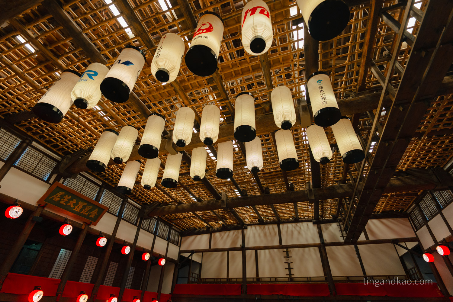 舊金毘羅大劇場|走進金丸座,來一場穿越江戶時代的劇場小旅行 - 第23張圖 舊金毘羅大劇場顏見世提燈