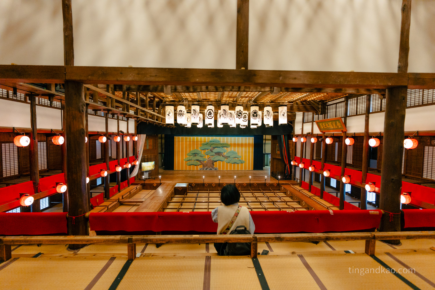 舊金毘羅大劇場|走進金丸座,來一場穿越江戶時代的劇場小旅行 - 第43張圖 舊金毘羅大劇場二樓座位區