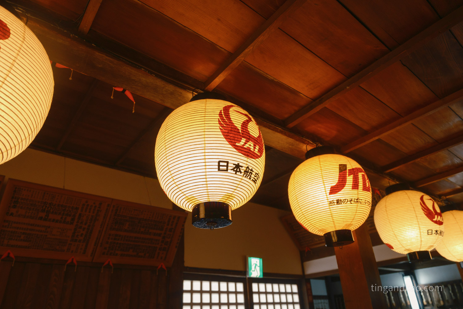 舊金毘羅大劇場|走進金丸座,來一場穿越江戶時代的劇場小旅行 - 第13張圖 舊金毘羅大劇場燈籠