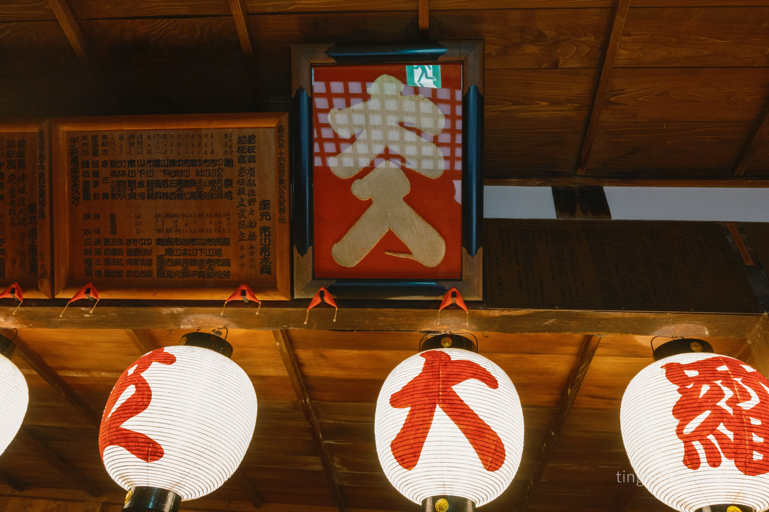 舊金毘羅大劇場|走進金丸座,來一場穿越江戶時代的劇場小旅行 - 第11張圖 舊金毘羅大劇場入場燈籠