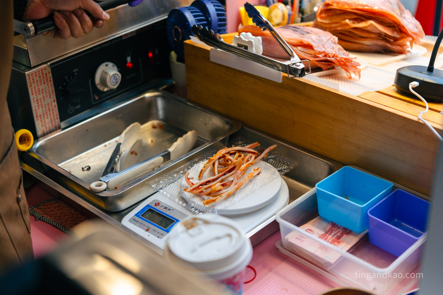 【台北大同區】魷布院 迪化創始店｜大稻埕必吃鮮烤魷魚，香氣四溢的街頭人氣小吃