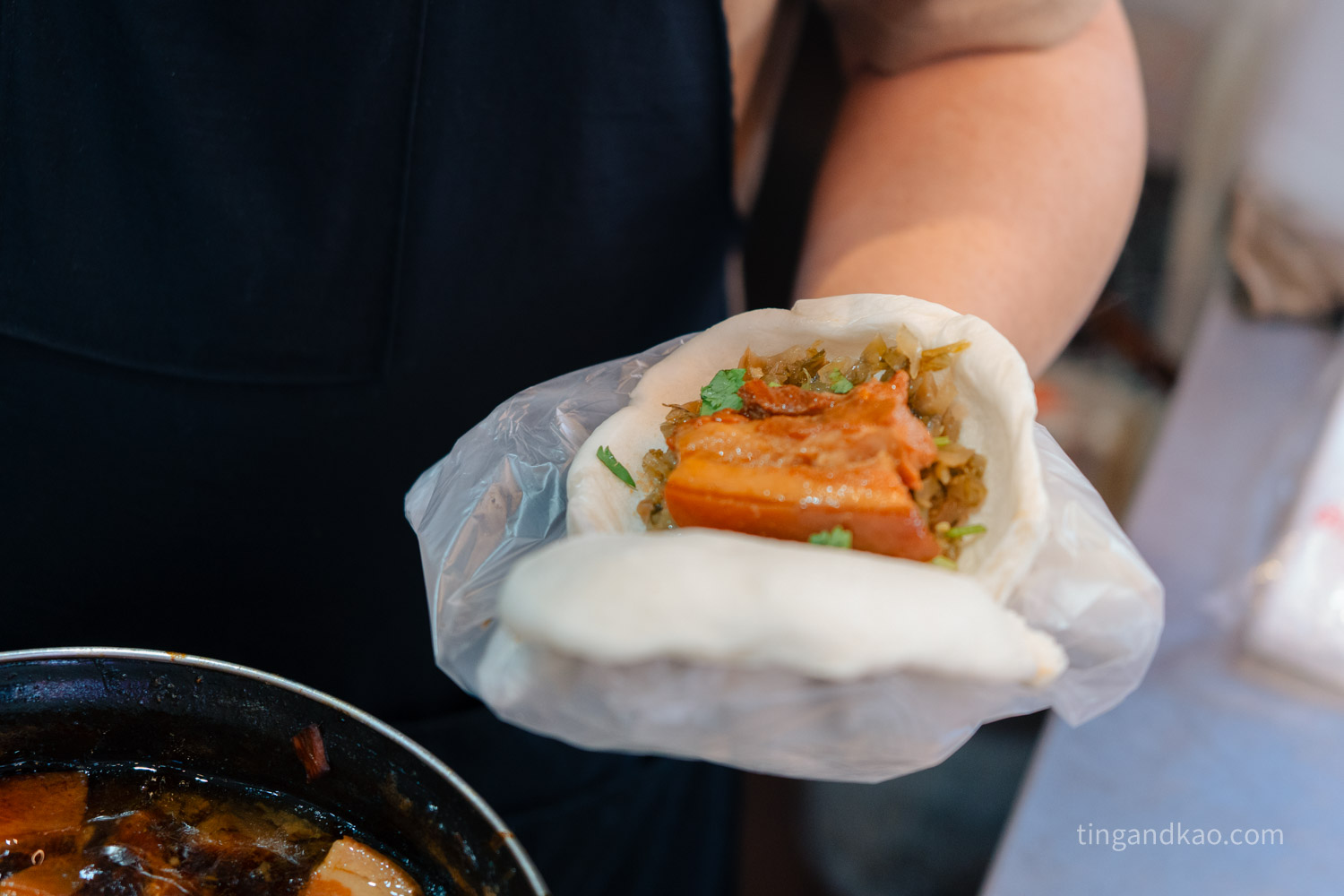 【台北大同區】永樂市場刈包 × 油飯屋台｜大稻埕必吃在地小吃