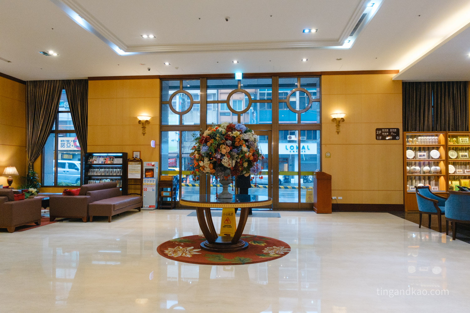 台南住宿|富信大飯店,鄰近赤崁樓、國華街,附免費接駁車與早餐介紹 - 第1張圖 台南住宿|富信大飯店,鄰近赤崁樓、國華街,附免費接駁車與早餐介紹